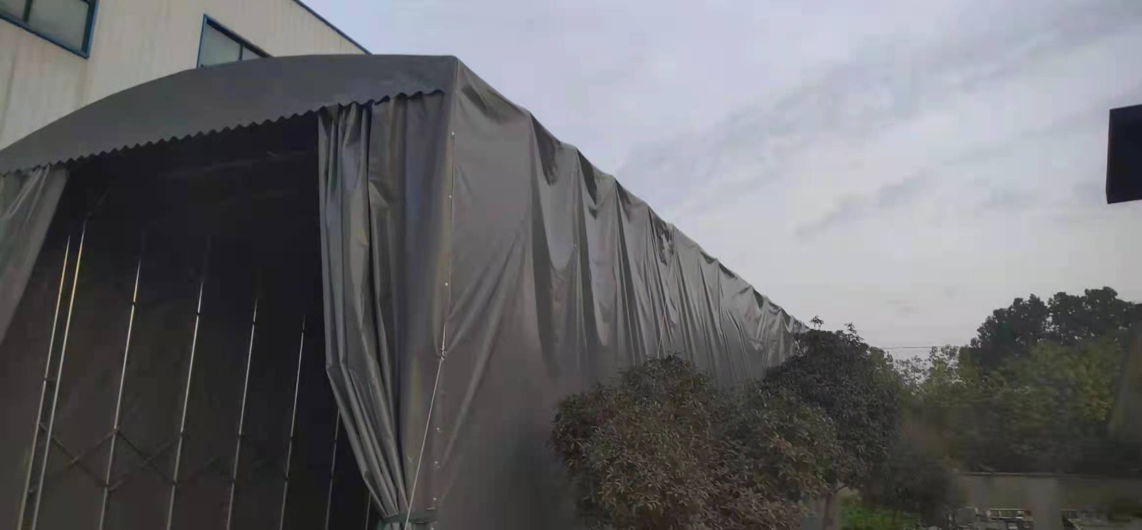 推拉雨棚